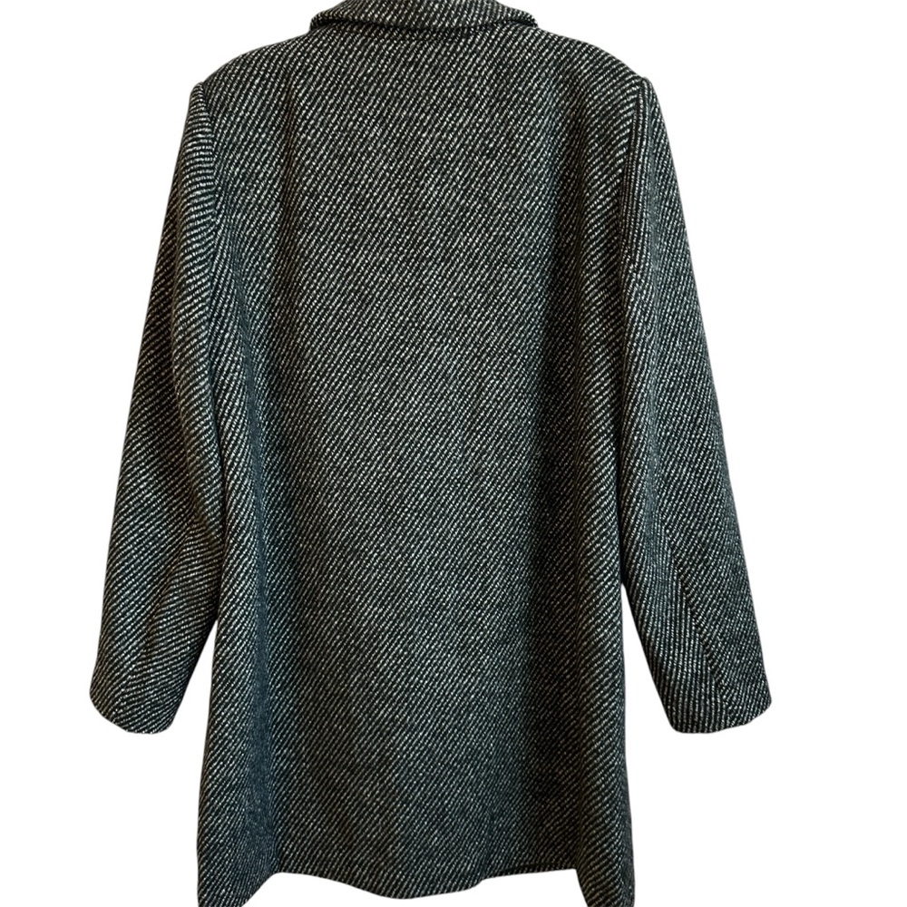 NWT Liz Claiborne Black/White Wool Blend
Coat, size L - Picture 2 of 8